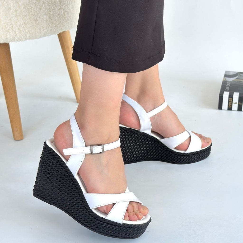 Minna Beyaz Cilt Dolgu Topuk Sandalet