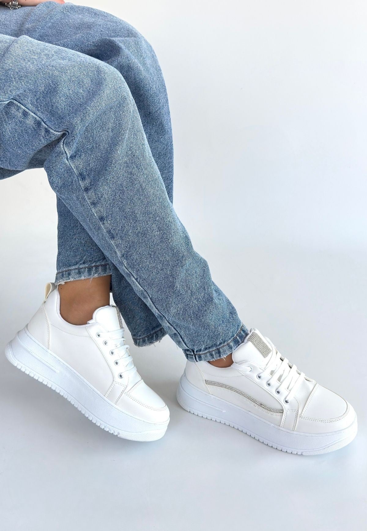 Natte Beyaz Cilt Bağcıklı Spor Ayakkabı