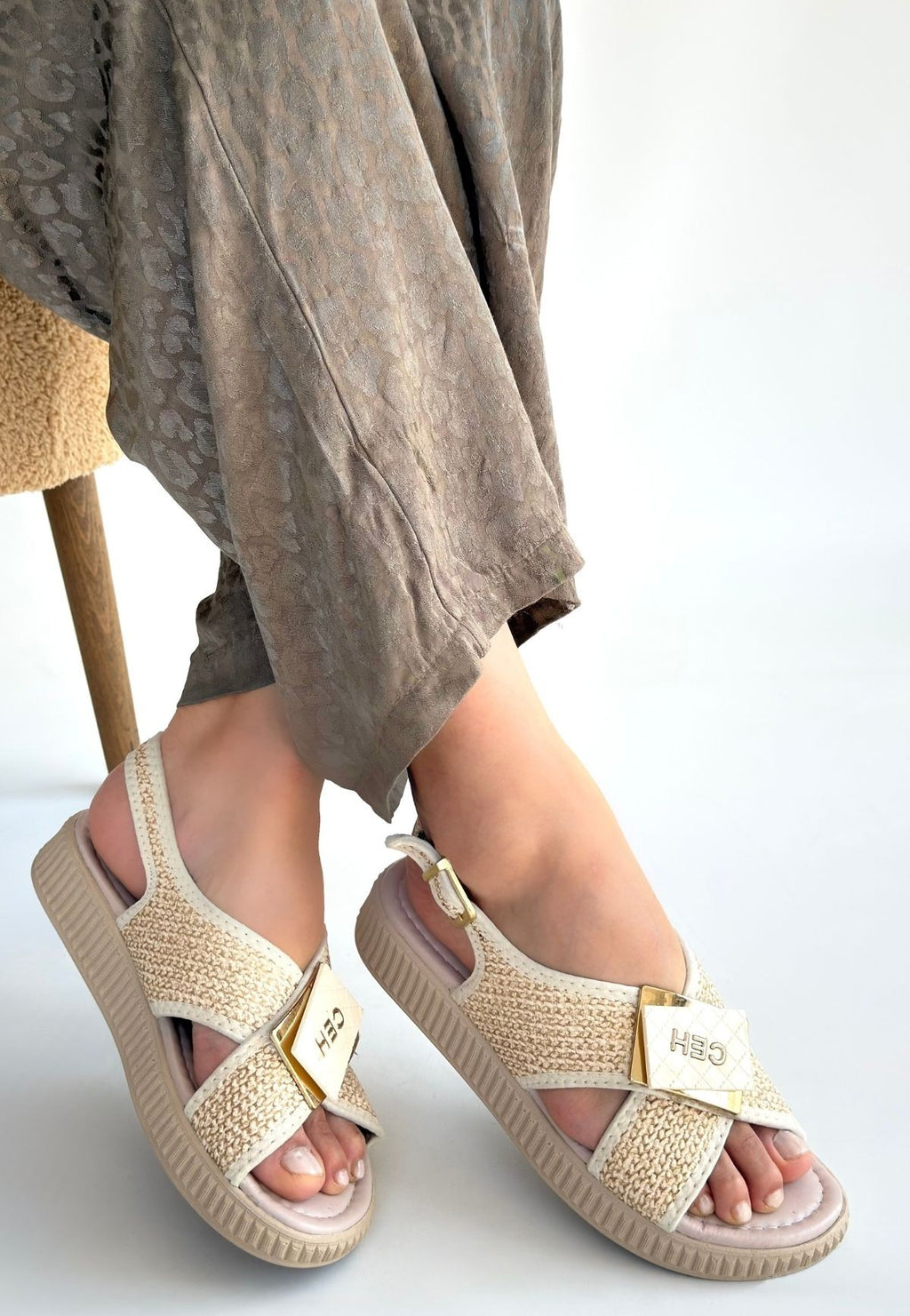 Cate Bej Hasır Cilt Sandalet