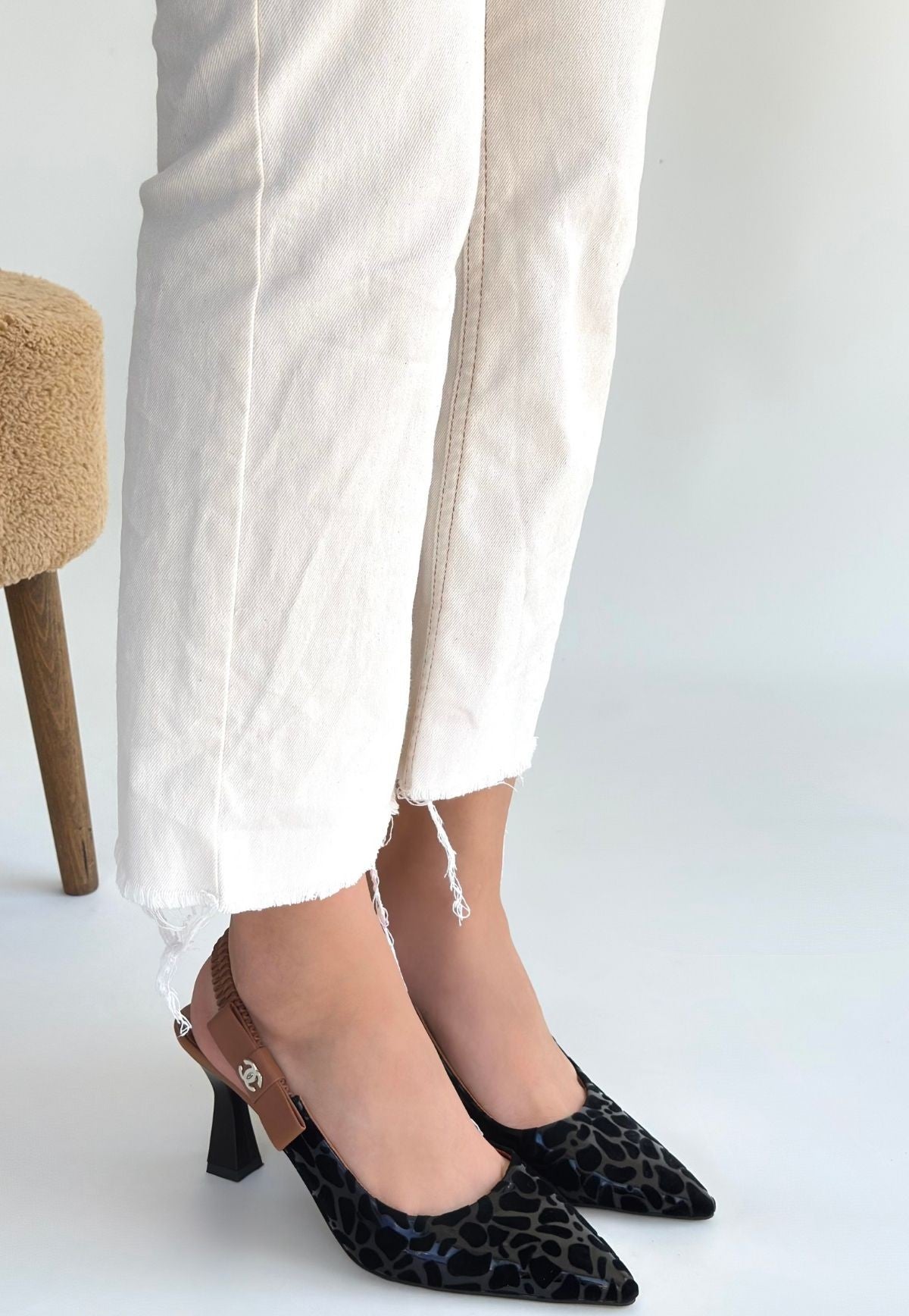 Toran Siyah Rugan Siyah Süet Detaylı Topuklu Ayakkabı