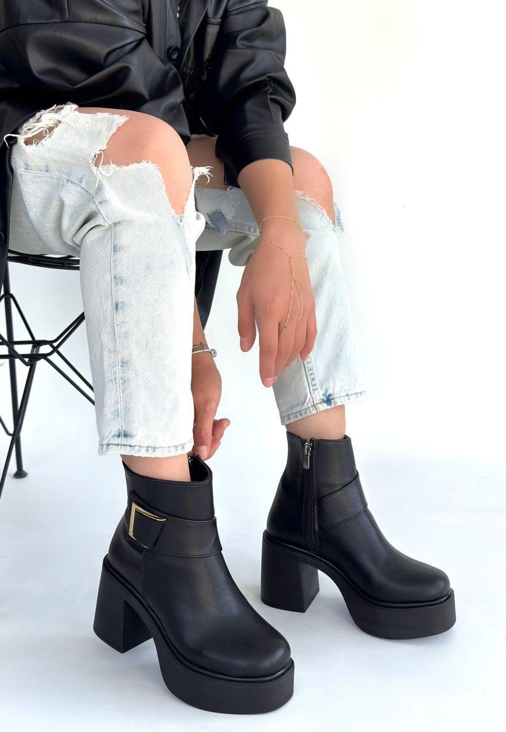 Lonji Siyah Cilt Topuklu Bot