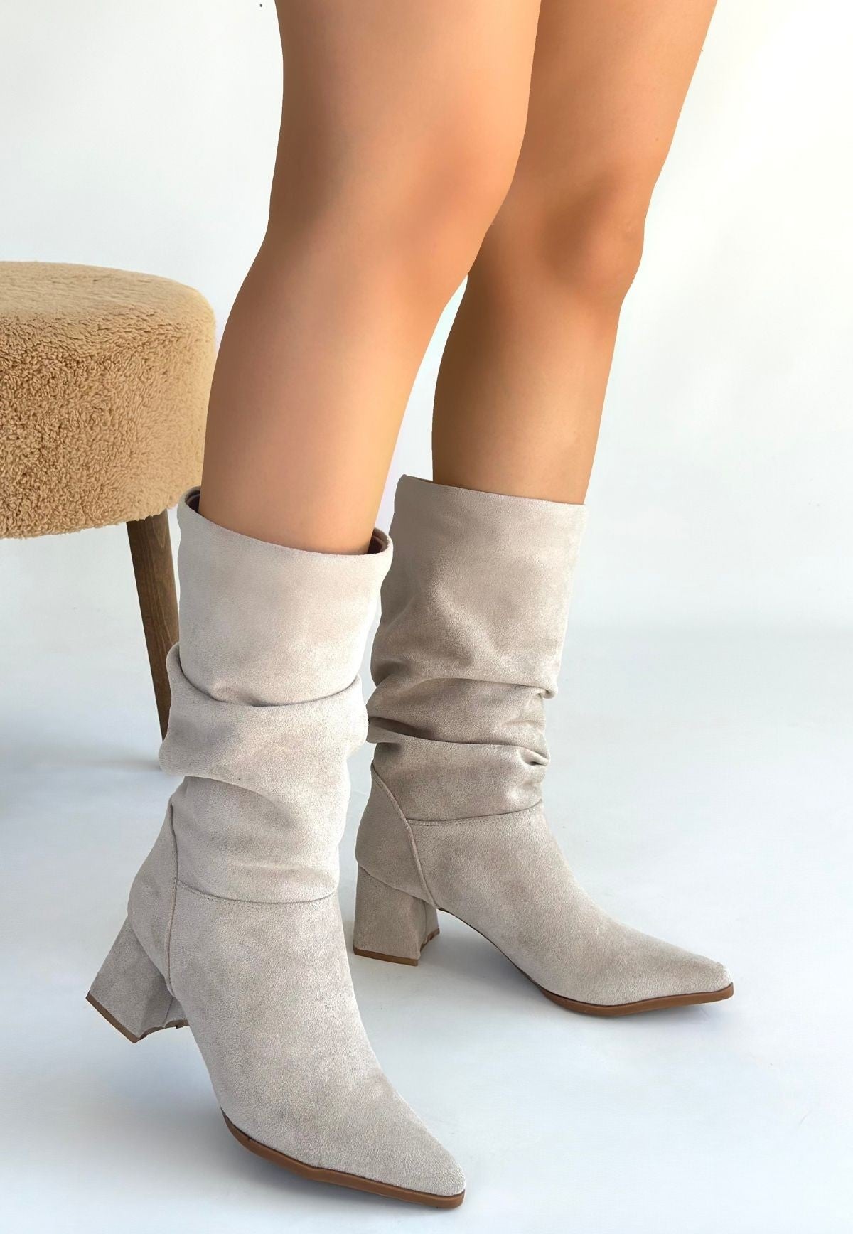 Titen Bej Süet Körüklü Topuklu Çizme