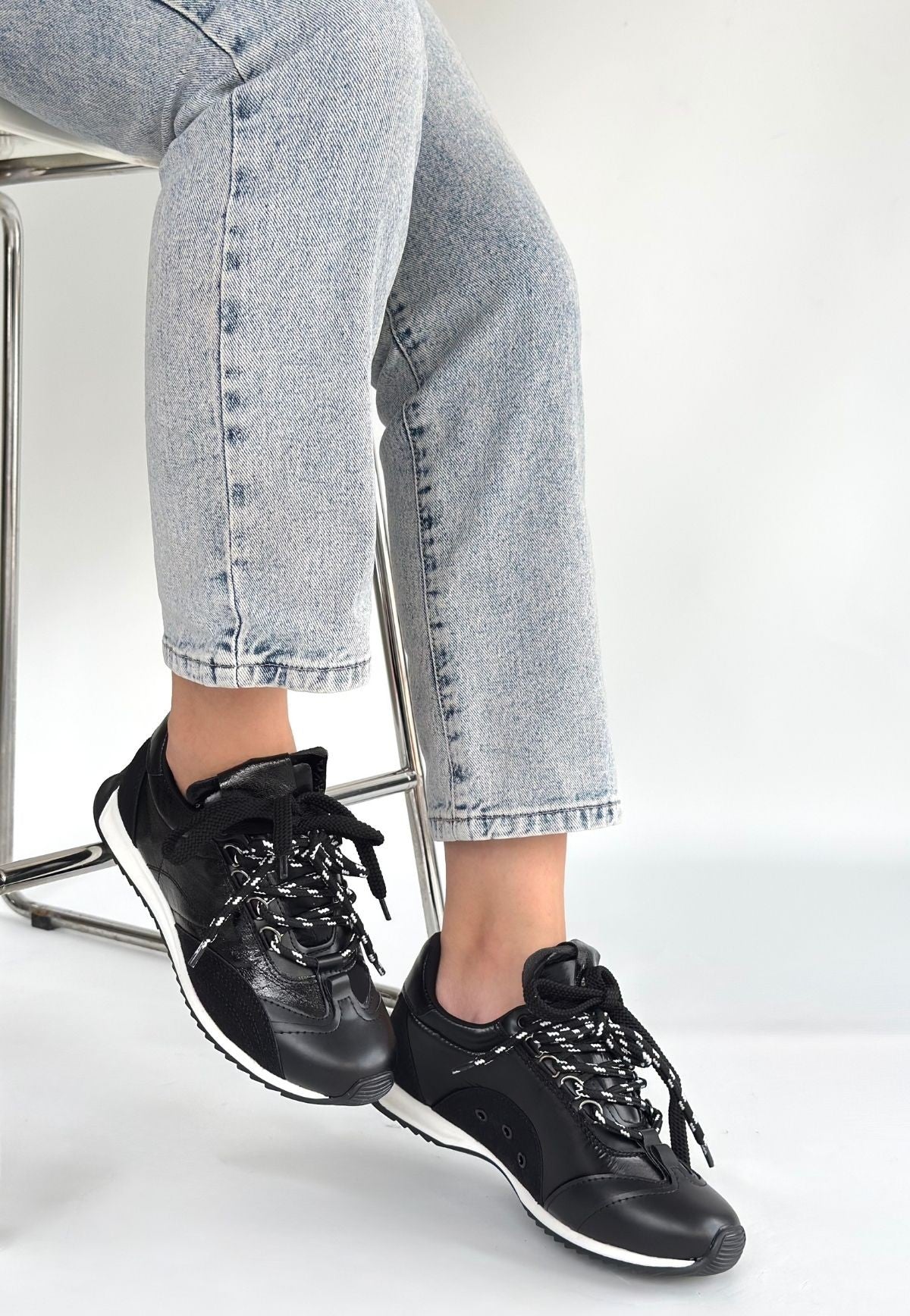 Ranu Siyah Cilt Paraşüt Detaylı Bağcıklı Spor Ayakkabı