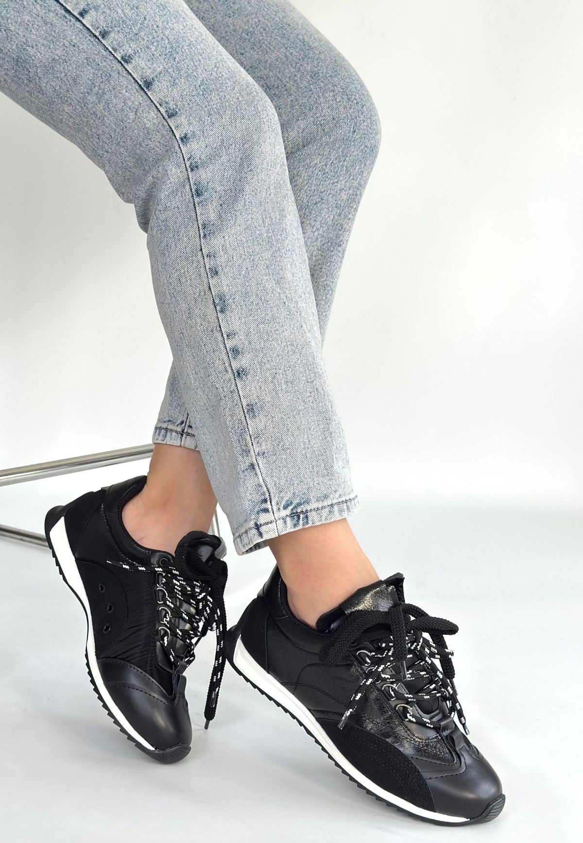 Ranu Siyah Cilt Paraşüt Detaylı Bağcıklı Spor Ayakkabı